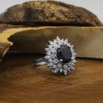 انگشتر یاقوت کبود الماس تراش نقره زنانه طرح رونیا - Image 2