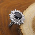 انگشتر یاقوت کبود الماس تراش نقره زنانه طرح رونیا - Image 3