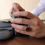 انگشتر عقیق سرخ یمنی نقره مردانه طرح سرحان - Image 3