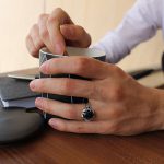 انگشتر عقیق مشکی نقره مردانه طرح سخنور - Image 4