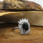 انگشتر عقیق مشکی نقره زنانه طرح پریزاد - Image 2