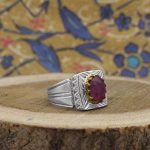 انگشتر یاقوت سرخ الماس تراش نقره مردانه دست ساز طرح دور طلایی کارن - Image 2