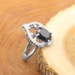 انگشتر یاقوت کبود الماس تراش نقره زنانه طرح لیزا - Image 2