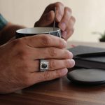 انگشتر یاقوت کبود الماس تراش نقره مردانه دست ساز طرح کاووس - Image 3