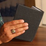 انگشتر زبرجد الماس تراش نقره مردانه دست ساز طرح سرمد + ۴ قطعه برلیان - Image 3