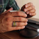 انگشتر زبرجد الماس تراش نقره مردانه طرح ادیب - Image 4