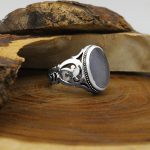 انگشتر عقیق کبود یمنی نقره مردانه طرح میراث - Image 2