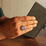 انگشتر عقیق کبود یمنی نقره مردانه طرح میراث - Image 3