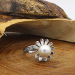 حلقه تک نگین نقره زنانه طرح بابونه - Image 2