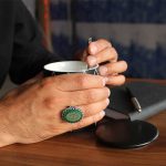 انگشتر عقیق سبز نقره مردانه طرح صنوبر + حرز امام جواد (ع) + آیت الکرسی - Image 4