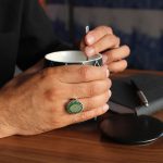 انگشتر عقیق سبز نقره مردانه طرح سپیدار + حرز امام جواد (ع) + آیت الکرسی - Image 4