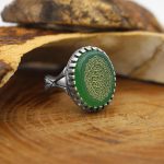 انگشتر عقیق سبز نقره مردانه طرح سپیدار + حرز امام جواد (ع) + آیت الکرسی - Image 2