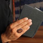 انگشتر عقیق سرخ نقره مردانه طرح اسماعیل + حرز امام جواد (ع) + آیت الکرسی - Image 3
