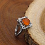 انگشتر عقیق سرخ یمنی نقره زنانه طرح عسل - Image 3
