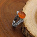 انگشتر عقیق سرخ یمنی نقره زنانه طرح ماهسان - Image 3