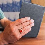 انگشتر عقیق سرخ یمنی نقره دست ساز مردانه طرح شهپر - Image 3