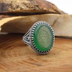انگشتر عقیق سبز نقره مردانه طرح سردار دلها + حرز امام جواد (ع) + آیت الکرسی - Image 2