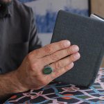 انگشتر عقیق سبز نقره مردانه طرح سردار دلها + حرز امام جواد (ع) + آیت الکرسی - Image 3