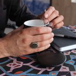 انگشتر عقیق مشکی نقره مردانه طرح مزدا + حرز امام جواد (ع) + آیت الکرسی - Image 4