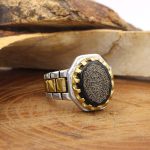 انگشتر عقیق مشکی نقره مردانه طرح کیوان + حرز امام جواد (ع) + آیت الکرسی - Image 2