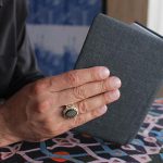 انگشتر عقیق مشکی نقره مردانه طرح کیوان + حرز امام جواد (ع) + آیت الکرسی - Image 3