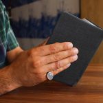 انگشتر عقیق کبود نقره مردانه طرح نماز - Image 3