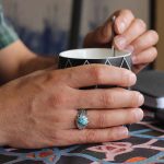 انگشتر فیروزه نیشابوری نقره مردانه دست ساز طرح گرشا - Image 3