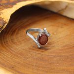 انگشتر عقیق سرخ نقره زنانه طرح فائزه + حرز امام جواد (ع) + آیت الکرسی - Image 3