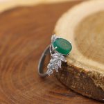 انگشتر عقیق سبز نقره زنانه طرح پرستو + حرز امام جواد (ع) + آیت الکرسی - Image 2