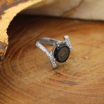 انگشتر عقیق مشکی نقره زنانه طرح فائزه + حرز امام جواد (ع) + آیت الکرسی - Image 2