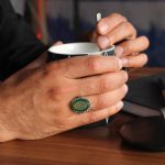 انگشتر عقیق سبز نقره مردانه و زنانه طرح ستار متوسط + حرز امام جواد (ع) + آیت الکرسی - Image 4