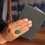 انگشتر عقیق سبز نقره مردانه طرح ستار بزرگ + حرز امام جواد (ع) + آیت الکرسی - Image 3