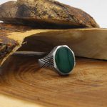 انگشتر عقیق سبز نقره دست ساز مردانه طرح ملک + حرز امام جواد (ع) - Image 2