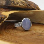 انگشتر عقیق کبود یمنی نقره طرح اهورا + حرز امام جواد (ع) - Image 2