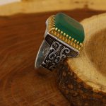 انگشتر عقیق سبز نقره مردانه طرح ثاقب + حرز امام جواد (ع) + آیت الکرسی - Image 2