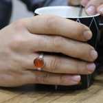 انگشتر عقیق سرخ یمنی نقره دست ساز مردانه و زنانه طرح حصین + حرز امام جواد (ع) - Image 4