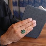 انگشتر عقیق سبز نقره مردانه طرح رفعت + حرز امام جواد (ع) + آیت الکرسی - Image 4