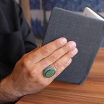 انگشتر عقیق سبز نقره مردانه طرح حامد + حرز امام جواد (ع) + آیت الکرسی - Image 4