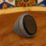 انگشتر عقیق مشکی نقره مردانه طرح حامد + حرز امام جواد (ع) + آیت الکرسی - Image 2