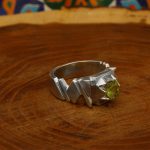 انگشتر زبرجد الماس تراش نقره مردانه دست ساز طرح شباهنگ - Image 2