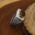 انگشتر یاقوت سرخ الماس تراش نقره مردانه دست ساز طرح شاهسوند - Image 3