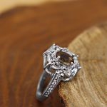 انگشتر الکساندریت الماس تراش نقره زنانه طرح رازیانه - Image 2