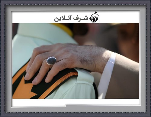 رکاب حدید صینی رهبری در هنگام اهدای درجه نظامی