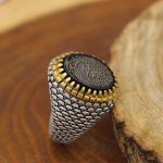 انگشتر عقیق مشکی نقره مردانه طرح نظیف + حرز امام جواد (ع) + آیت الکرسی - Image 2