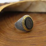 انگشتر عقیق مشکی نقره مردانه طرح نظیف + حرز امام جواد (ع) + آیت الکرسی - Image 3