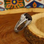 انگشتر عقیق مشکی نقره مردانه طرح یا حسین (ع) + حرز امام جواد (ع) + آیت الکرسی - Image 2