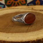 انگشتر عقیق سرخ یمنی نقره مردانه طرح رمضان - Image 2