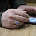 انگشتر عقیق کبود یمنی نقره مردانه دست ساز طرح رحمان - Image 4