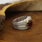 انگشتر یاقوت سرخ الماس تراش نقره مردانه دست ساز طرح دورطلایی ماهزاد - Image 2