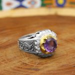 انگشتر آمیتیست نقره مردانه دست ساز طرح قلم زنی و آیینه کاری هیرو - Image 3